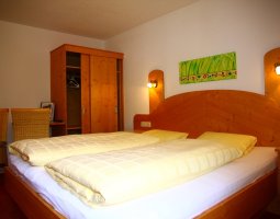 zimmer_2-2.jpg zimmer_2-2.jpg